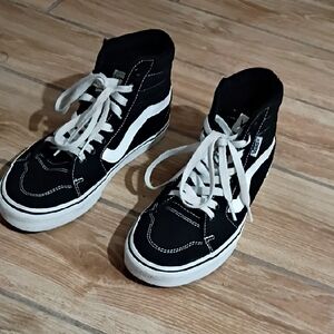 Women's Vans Ski-Hi Black&White Sneaker